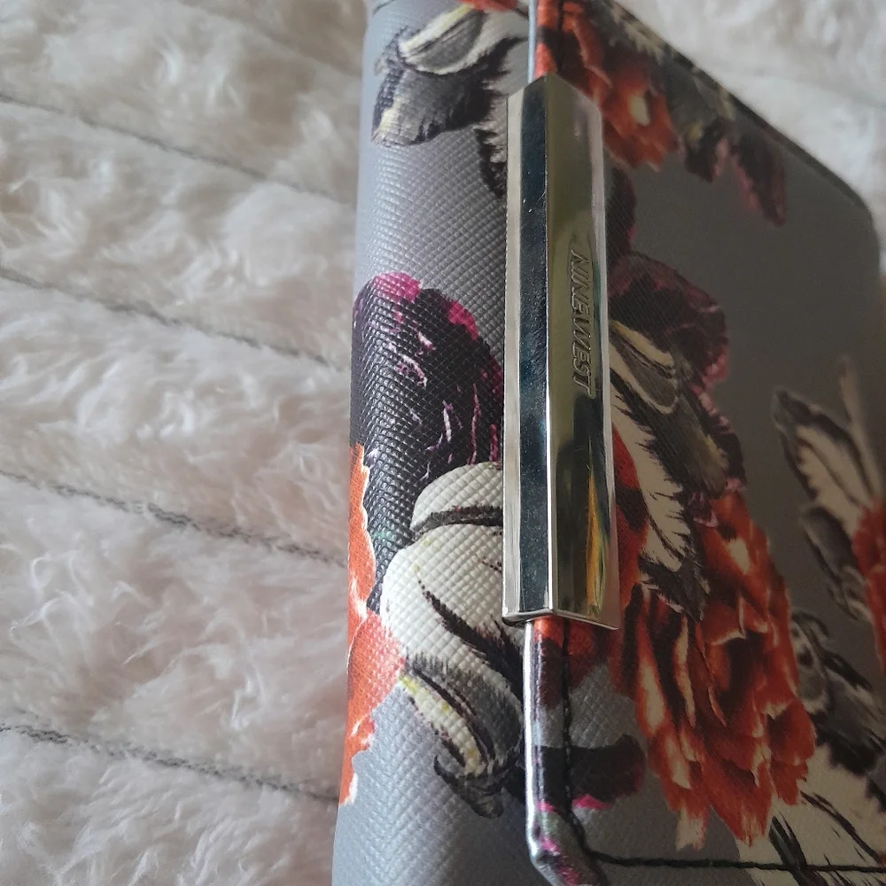 NINE WEST It Girl Floral Trifold Snap Wallet